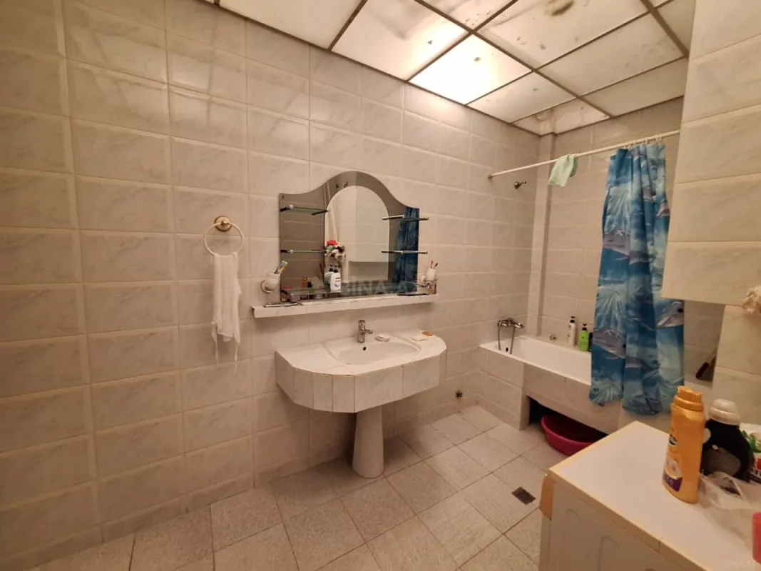 Satılır 4 otaqlı mənzil 200 m²