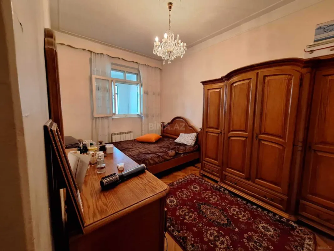 Satılır 4 otaqlı mənzil 200 m²