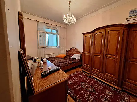 Satılır 4 otaqlı mənzil 200 m²