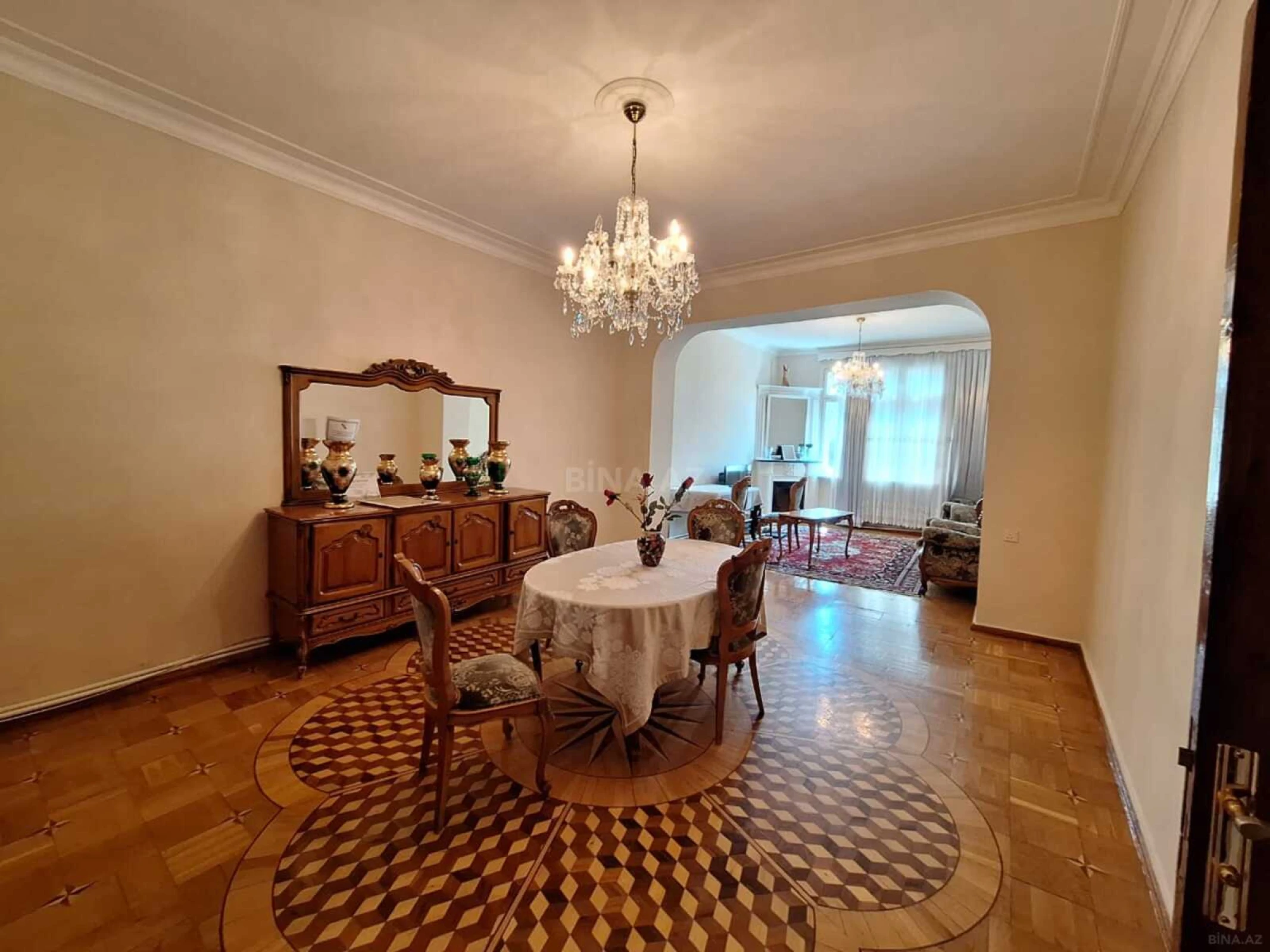 Satılır 4 otaqlı mənzil 200 m²