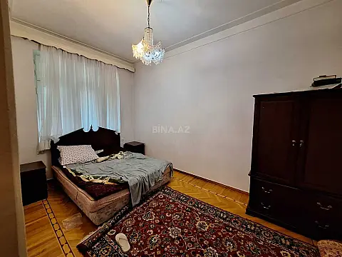 Satılır 4 otaqlı mənzil 200 m²