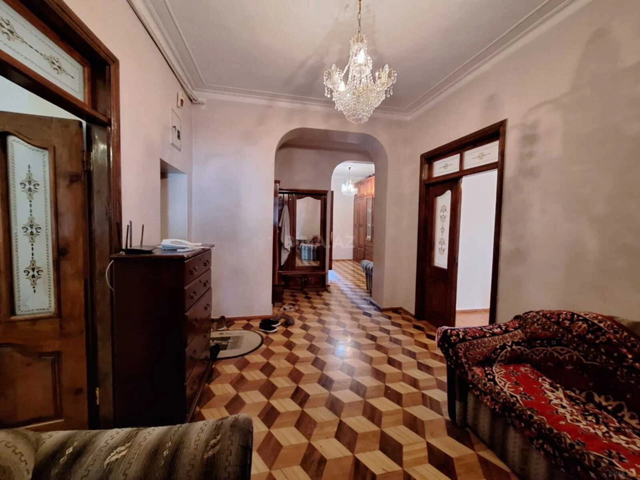 Satılır 4 otaqlı mənzil 200 m²