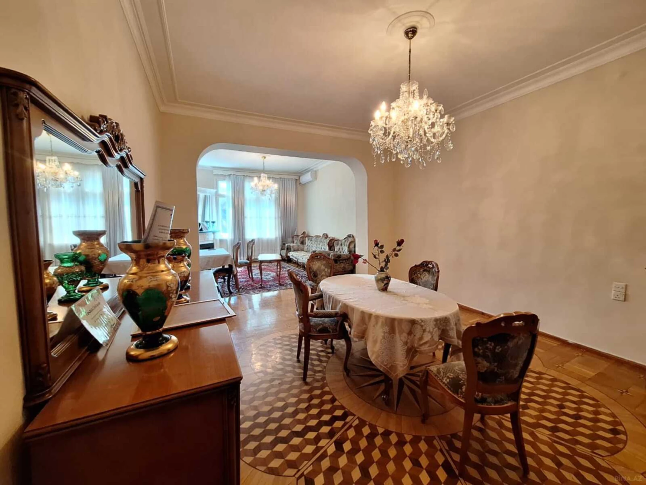 Satılır 4 otaqlı mənzil 200 m²