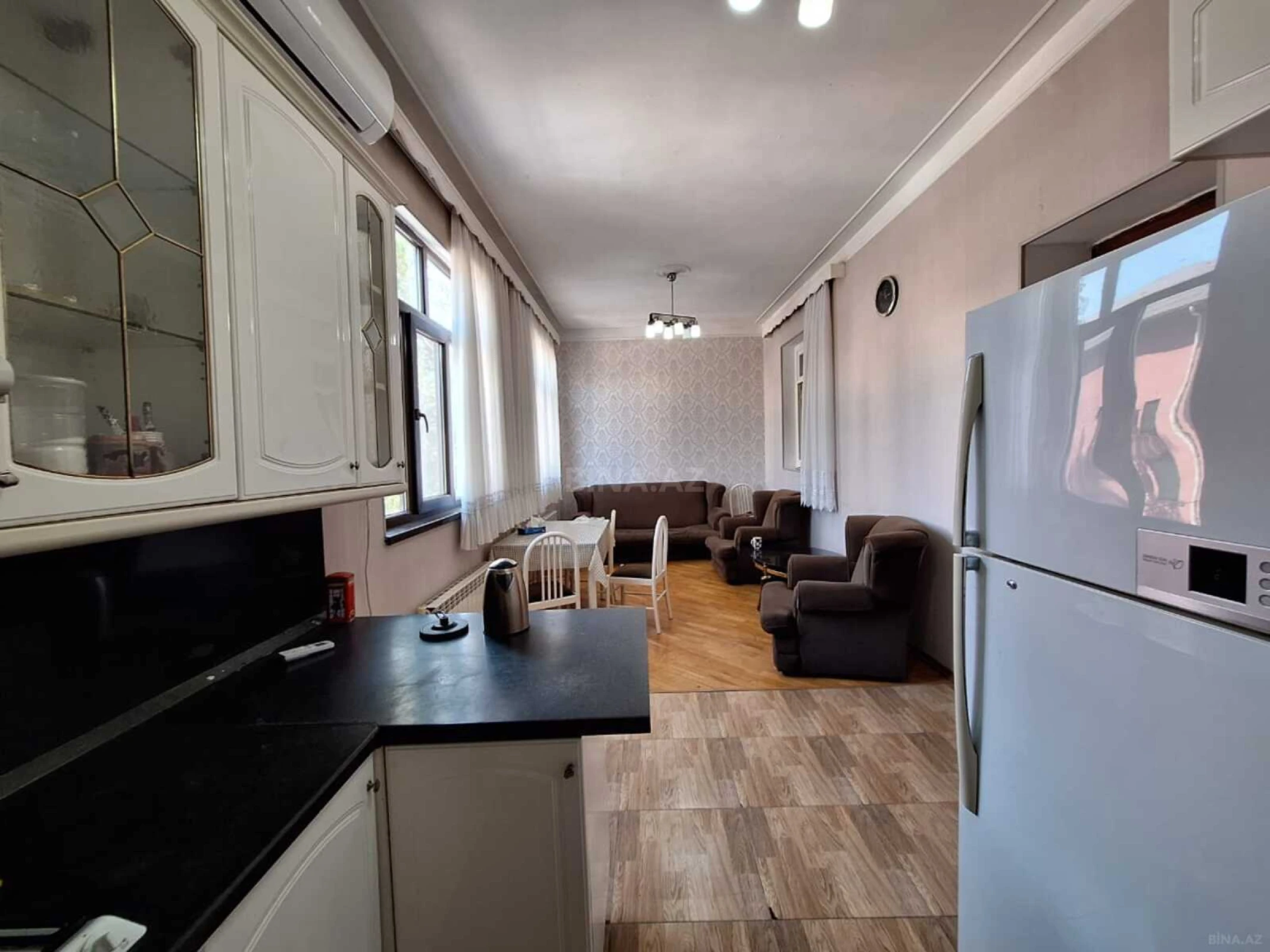 Satılır 4 otaqlı mənzil 200 m²