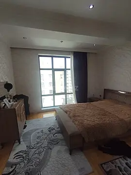 Satılır 3 otaqlı mənzil 107 m²