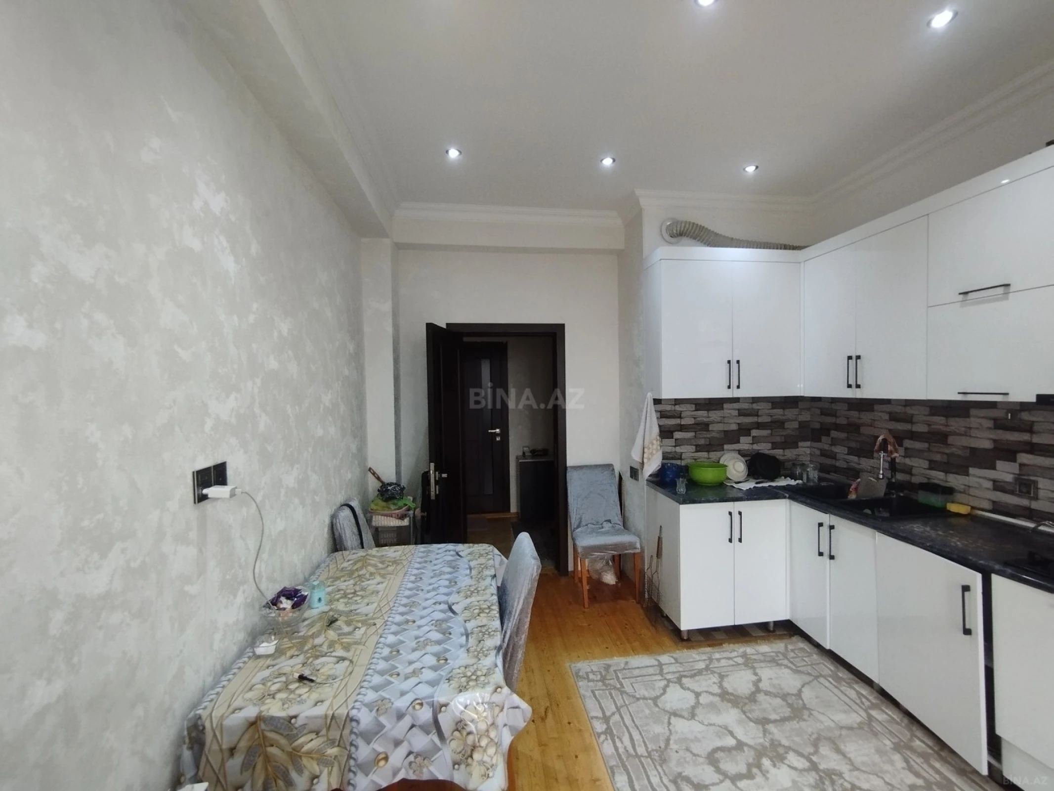 Satılır 3 otaqlı mənzil 107 m²