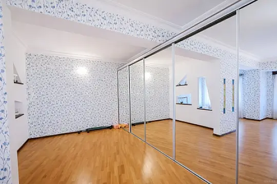 Satılır 3 otaqlı mənzil 157 m²