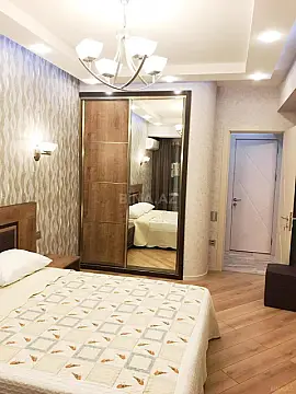 Satılır 2 otaqlı mənzil 78 m²
