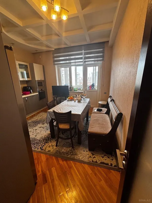 Satılır 3 otaqlı mənzil 137.1 m²