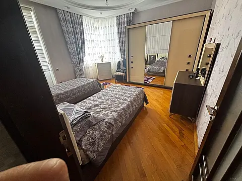 Satılır 3 otaqlı mənzil 137.1 m²