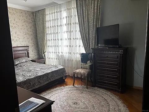 Satılır 3 otaqlı mənzil 137.1 m²