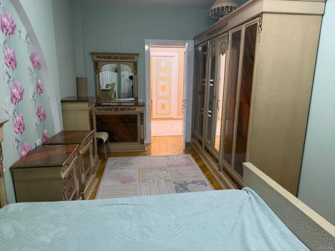 Kirayə verilir 3 otaqlı mənzil 145 m²