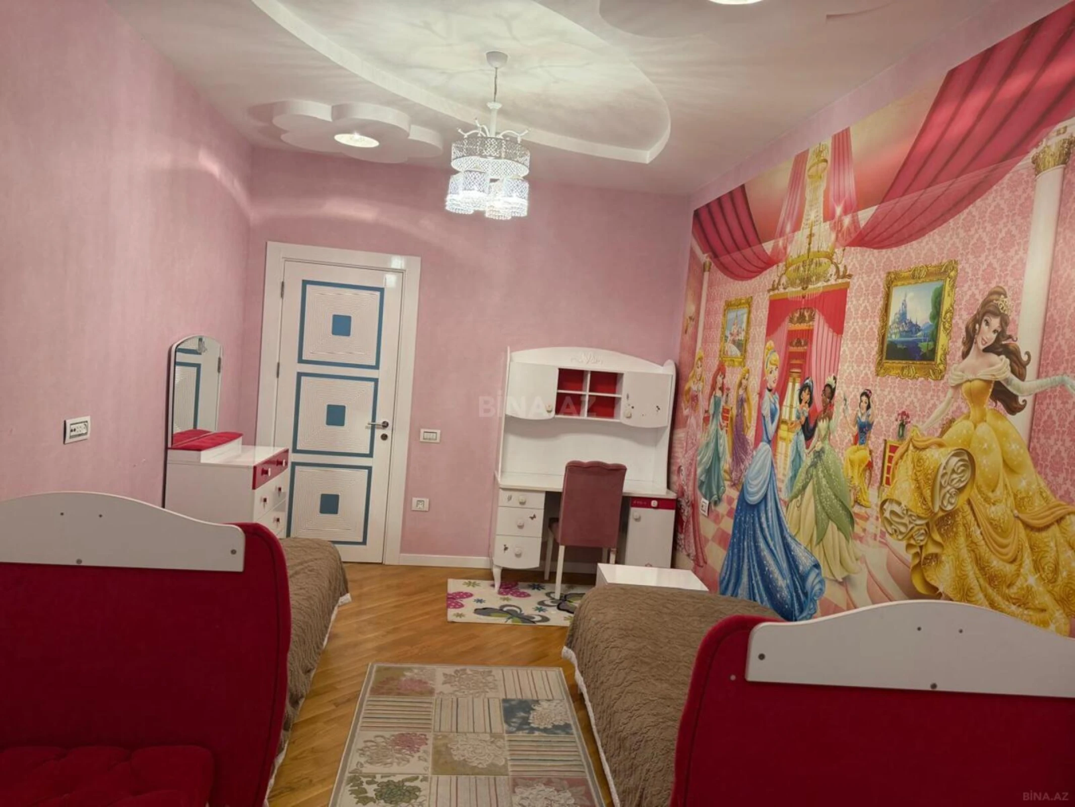 Kirayə verilir 3 otaqlı mənzil 145 m²