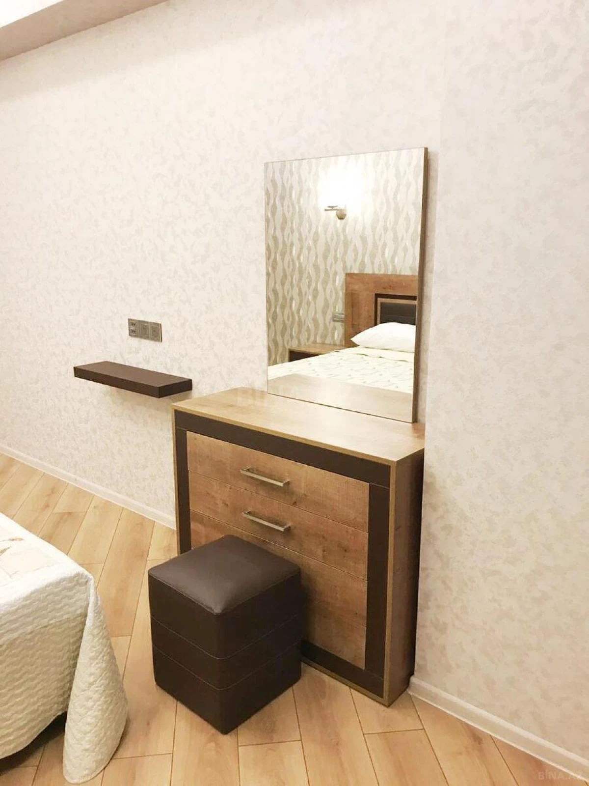Satılır 2 otaqlı mənzil 78 m²