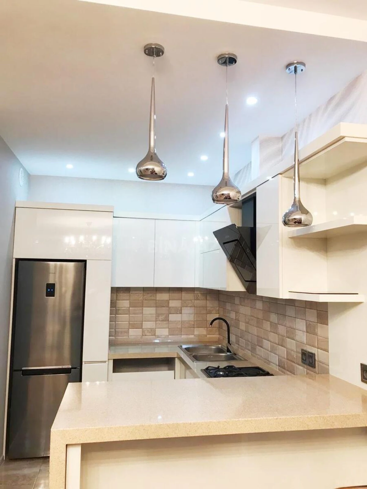 Satılır 2 otaqlı mənzil 78 m²