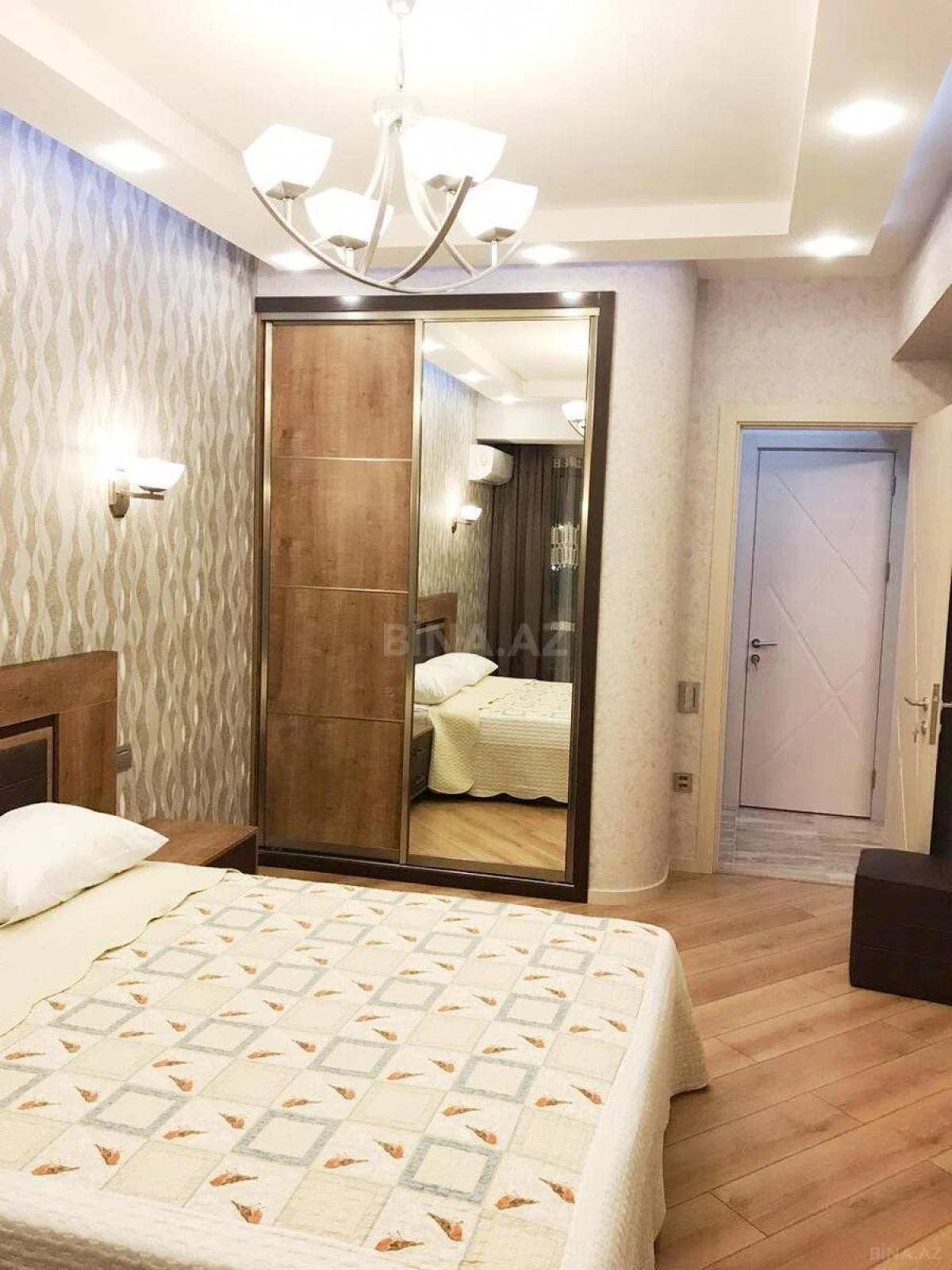 Satılır 2 otaqlı mənzil 78 m²