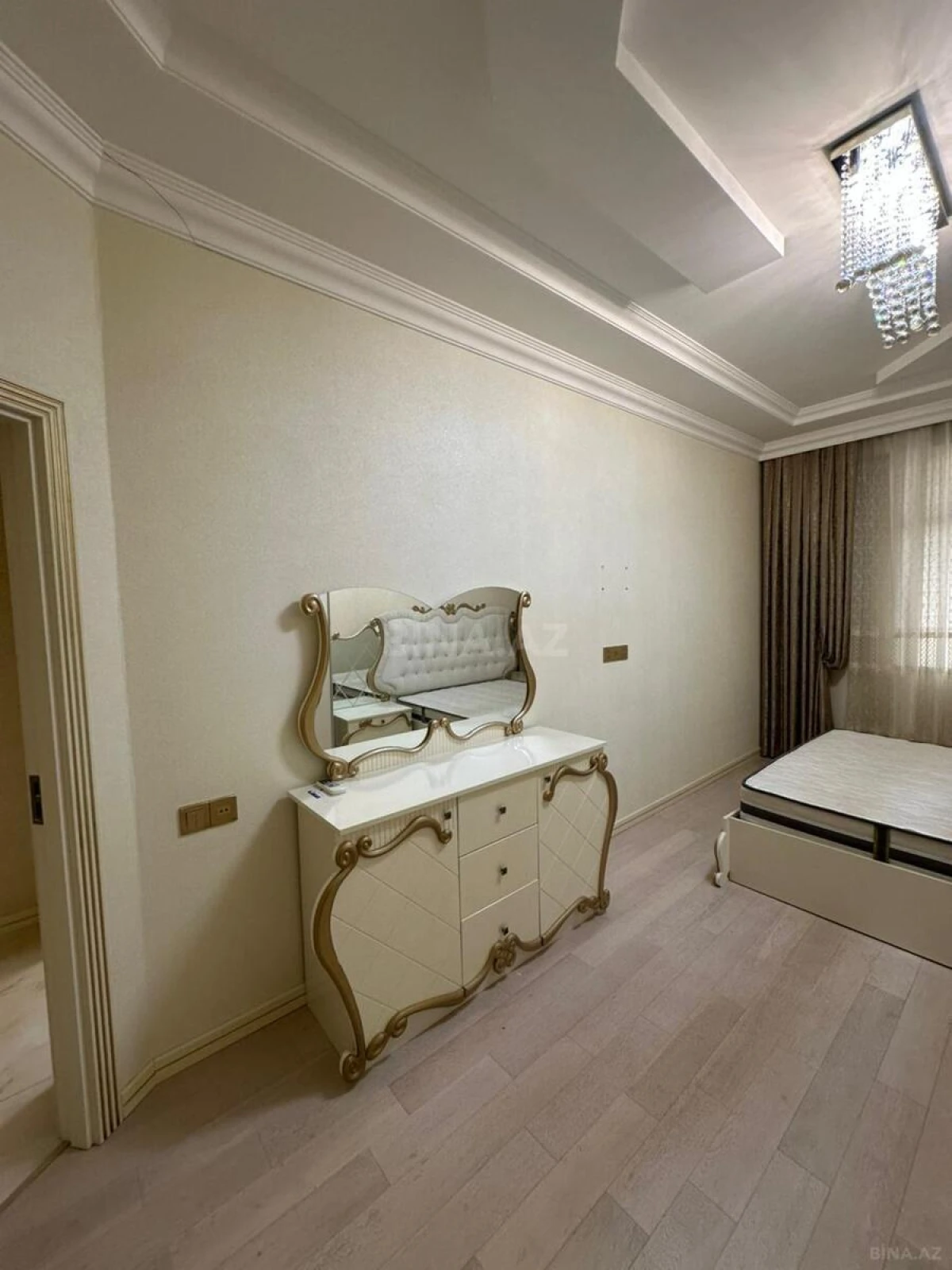 Satılır 2 otaqlı mənzil 71 m²