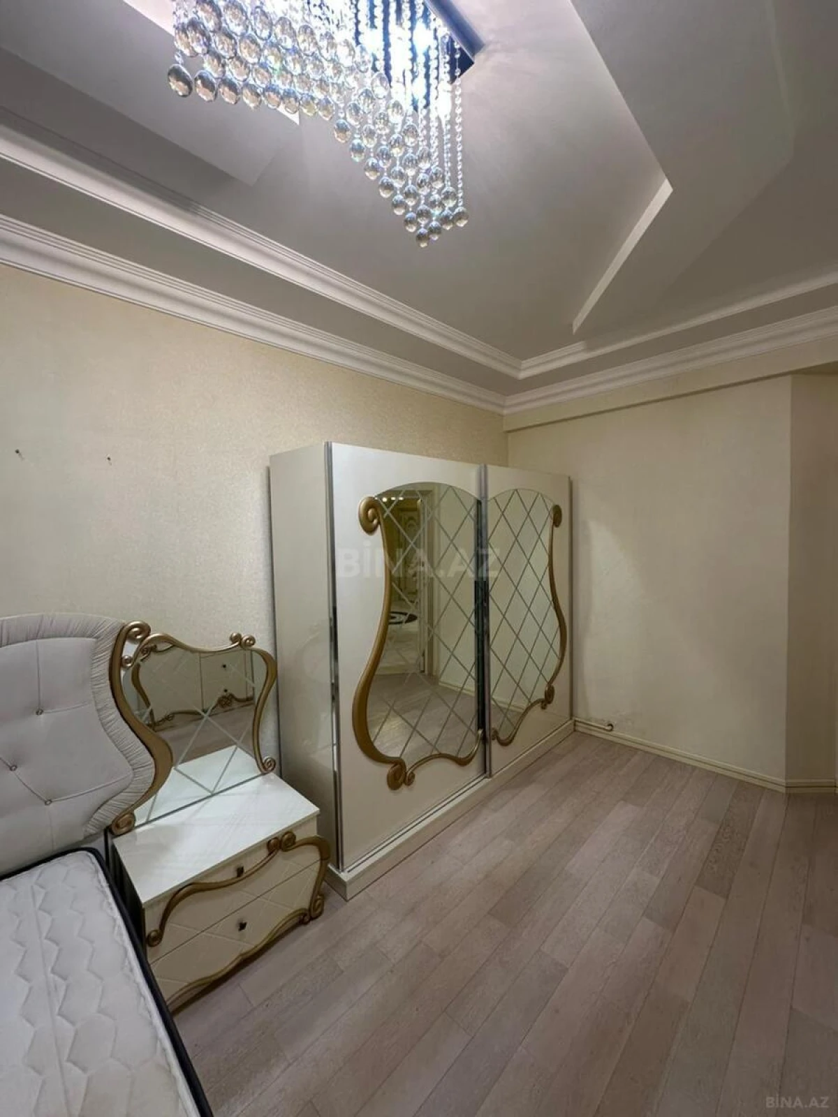 Satılır 2 otaqlı mənzil 71 m²