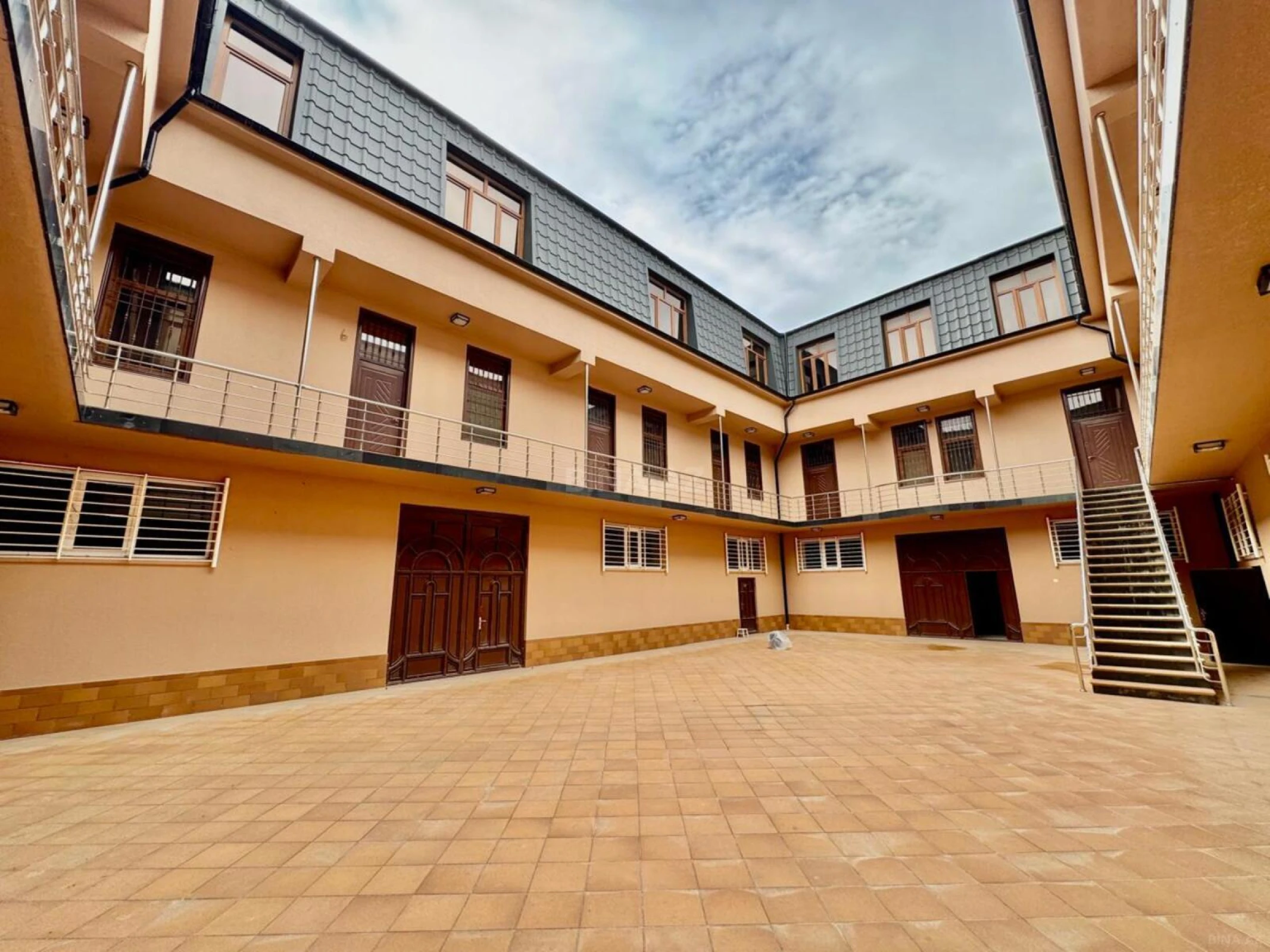 Kirayə verilir obyekt 900 m²