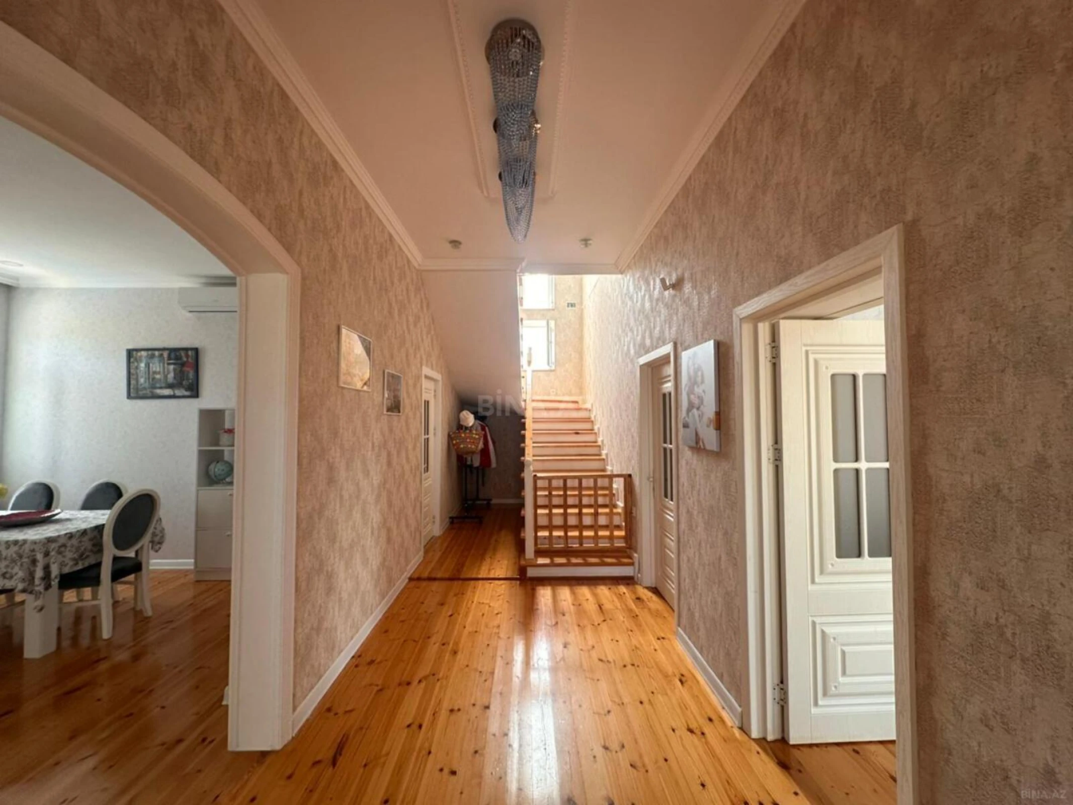 Satılır 5 otaqlı həyət evi 360 m²