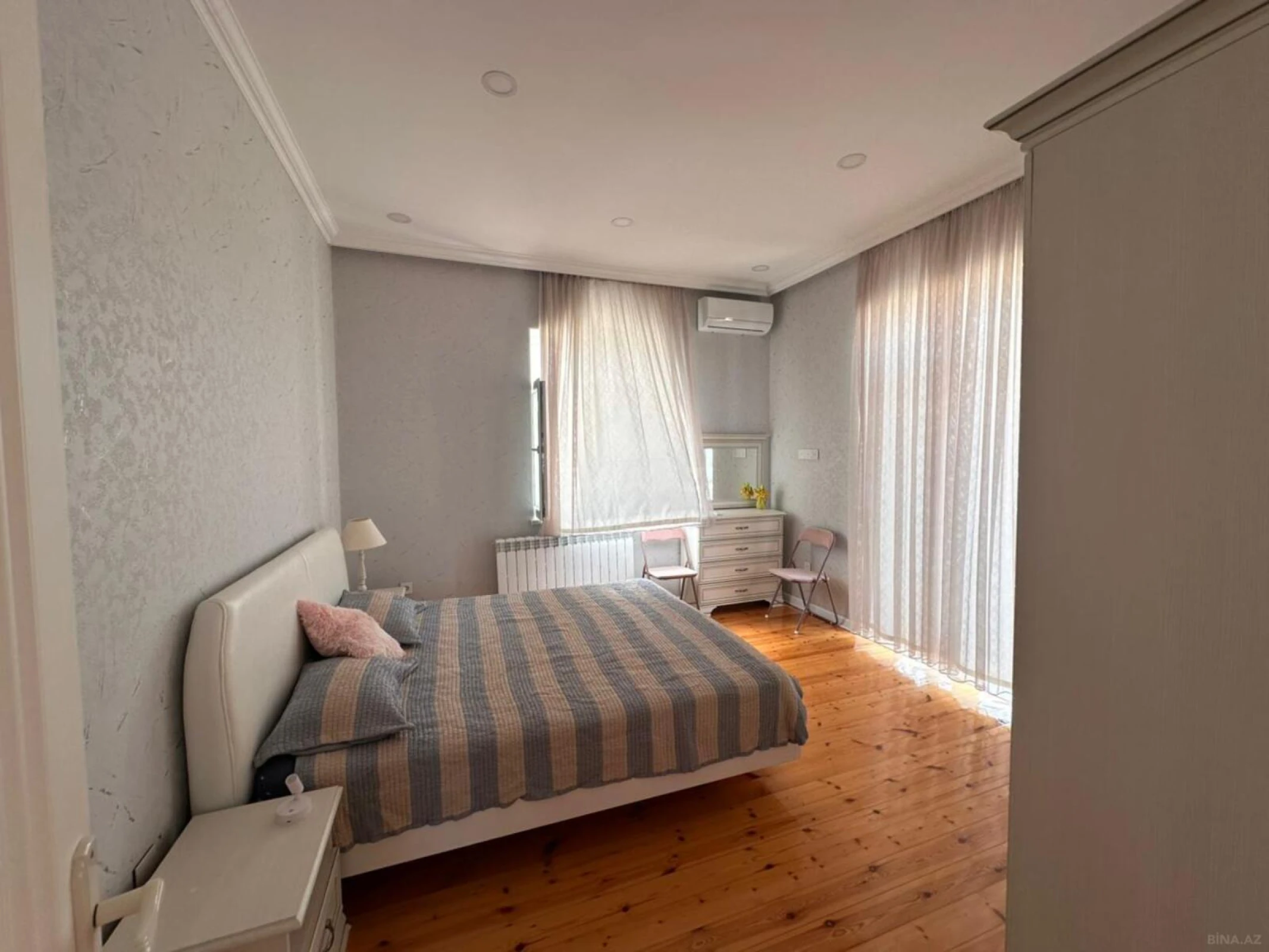 Satılır 5 otaqlı həyət evi 360 m²