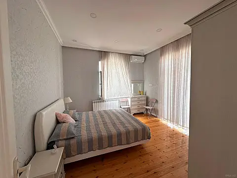 Satılır 5 otaqlı həyət evi 360 m²
