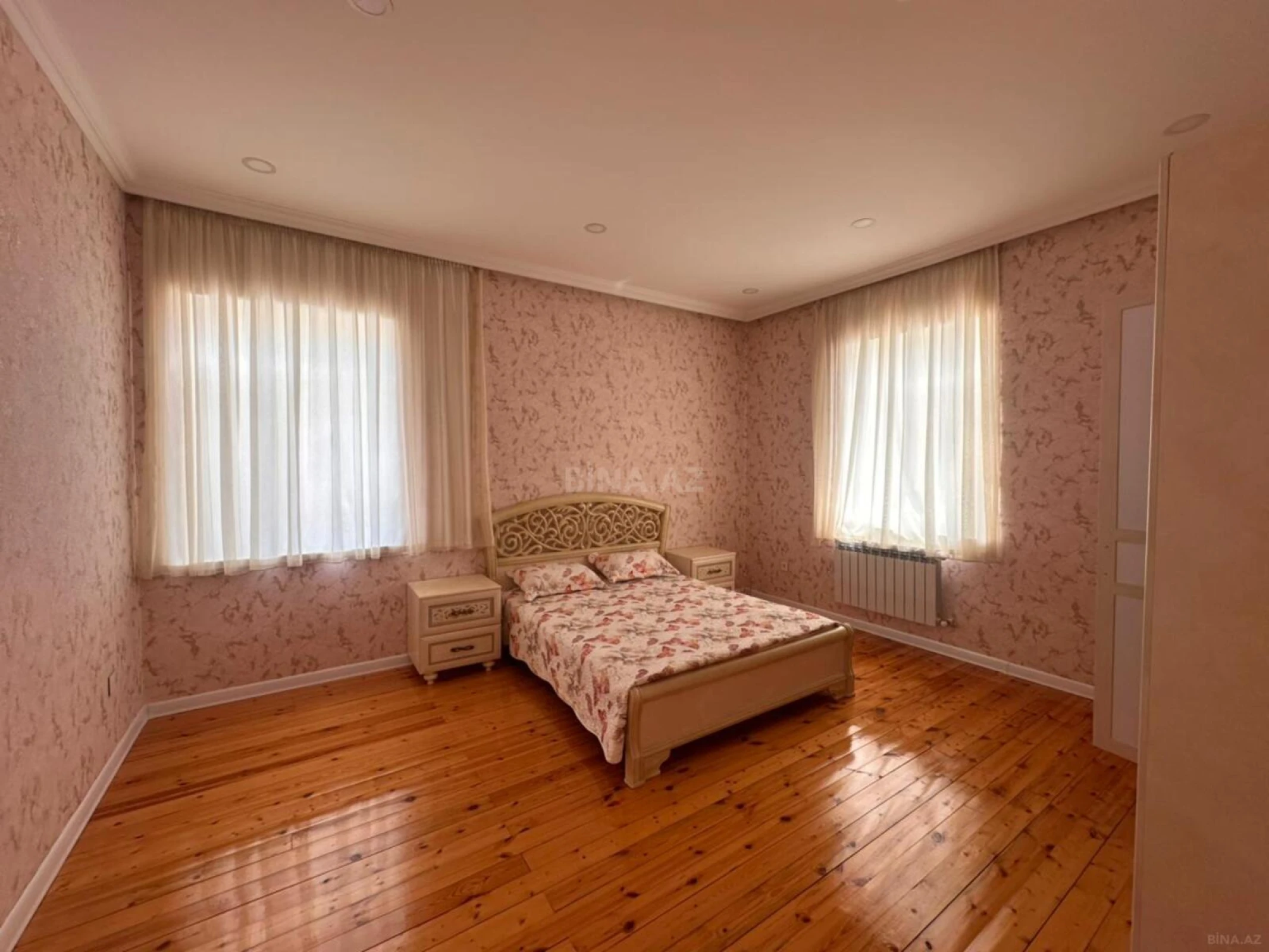 Satılır 5 otaqlı həyət evi 360 m²