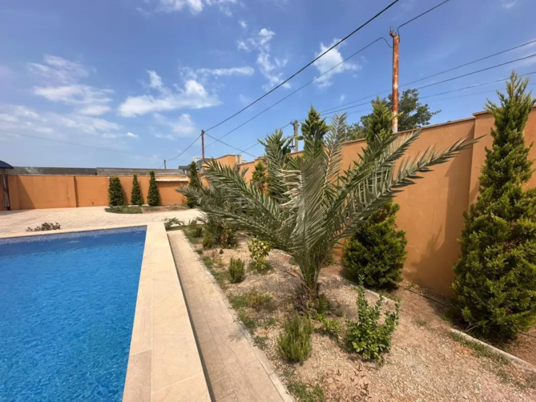 Satılır 5 otaqlı həyət evi 360 m²