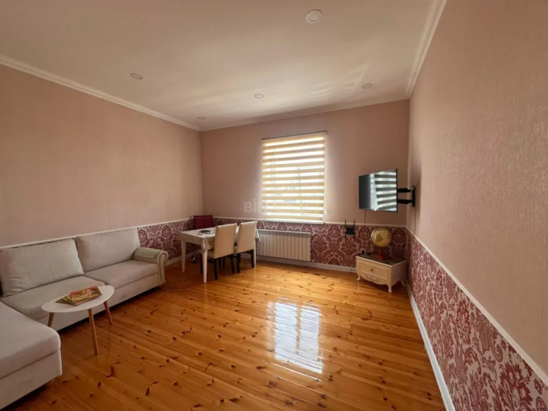 Satılır 5 otaqlı həyət evi 360 m²