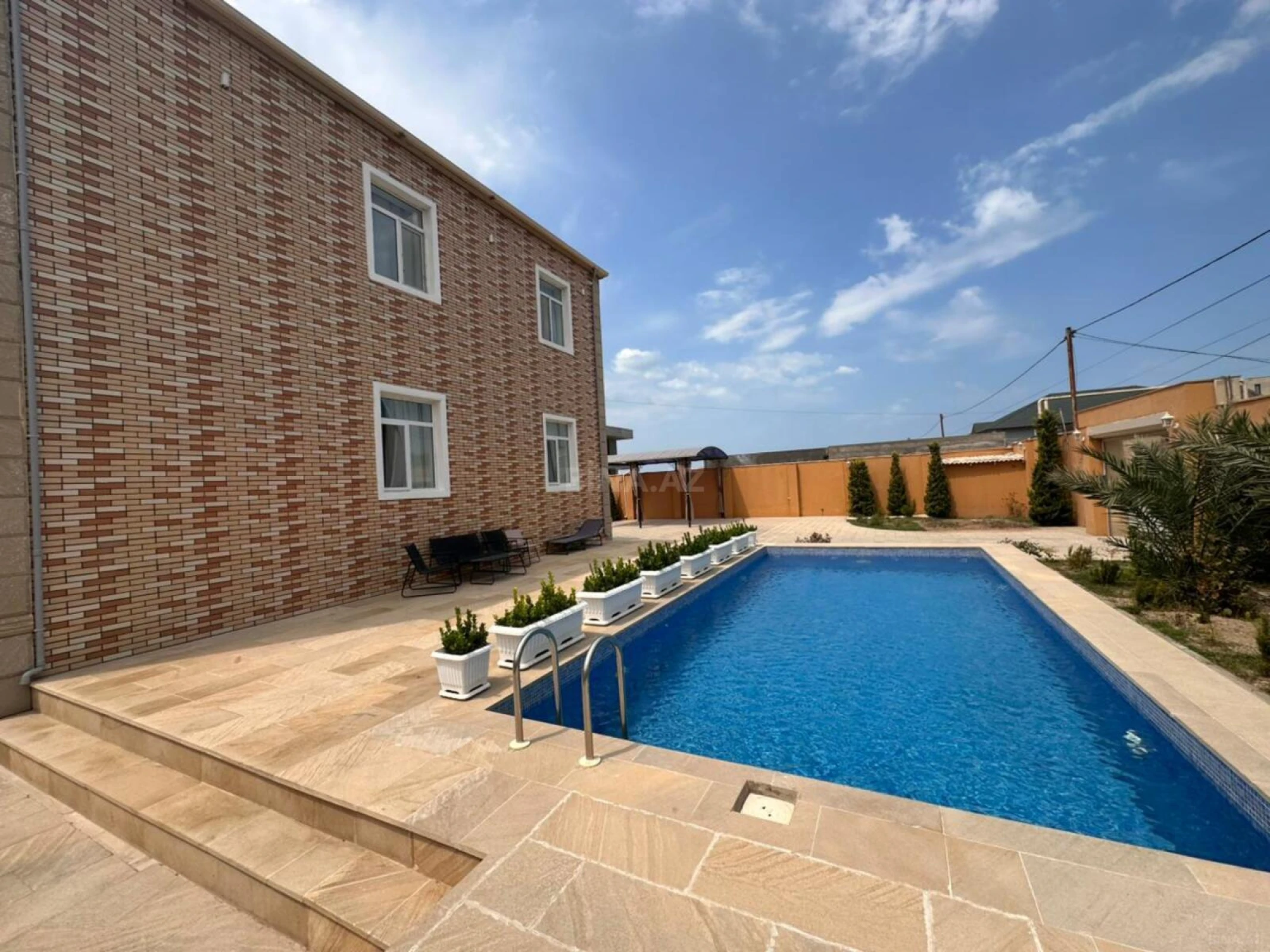 Satılır 5 otaqlı həyət evi 360 m²