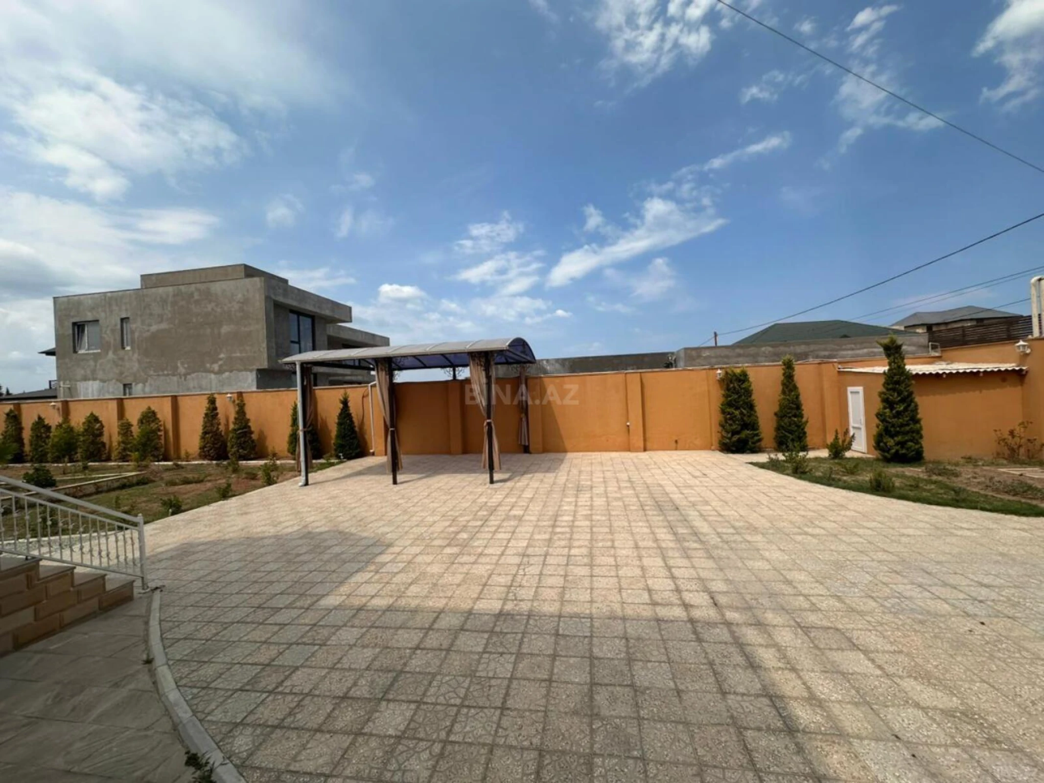Satılır 5 otaqlı həyət evi 360 m²