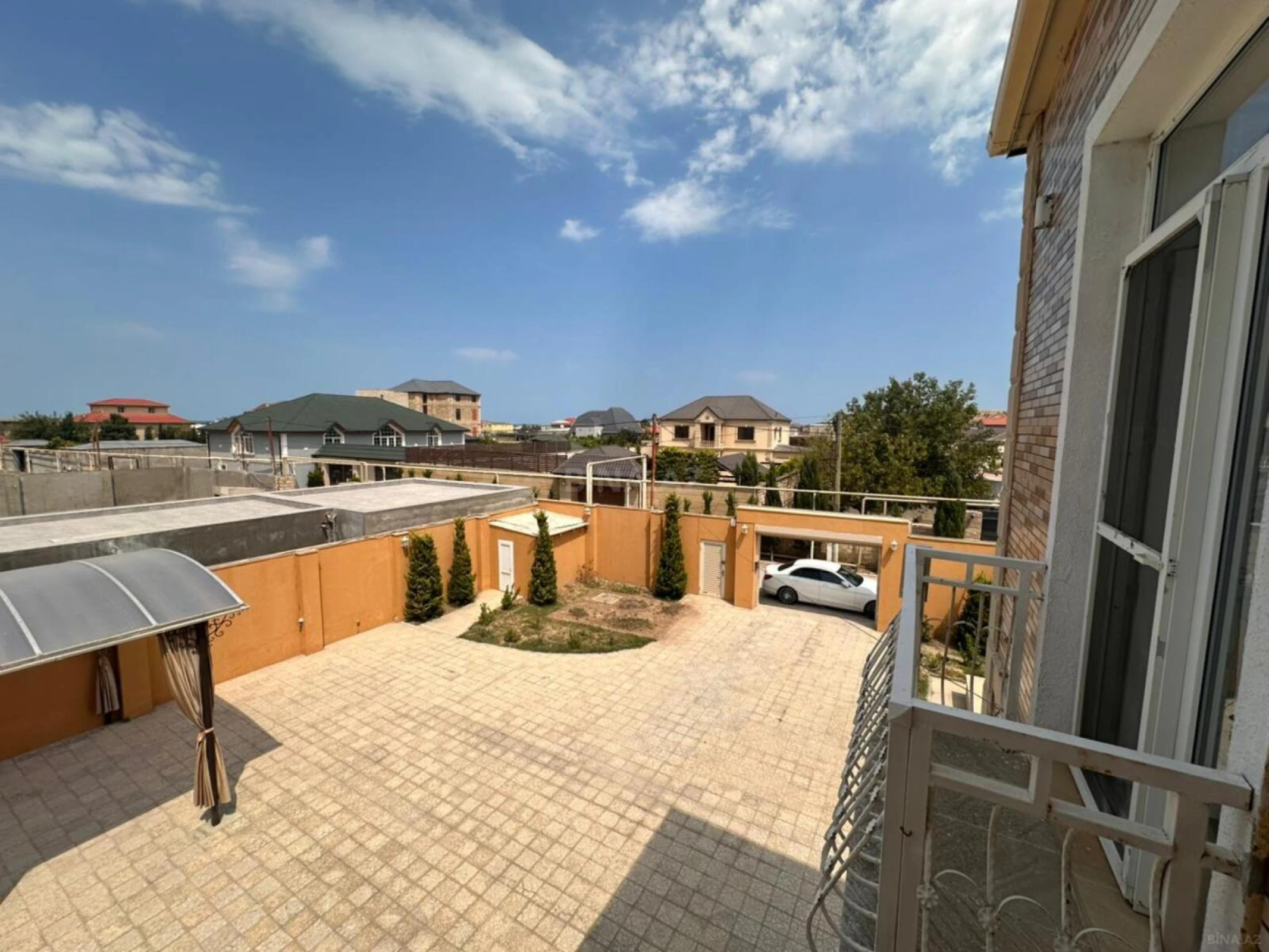 Satılır 5 otaqlı həyət evi 360 m²