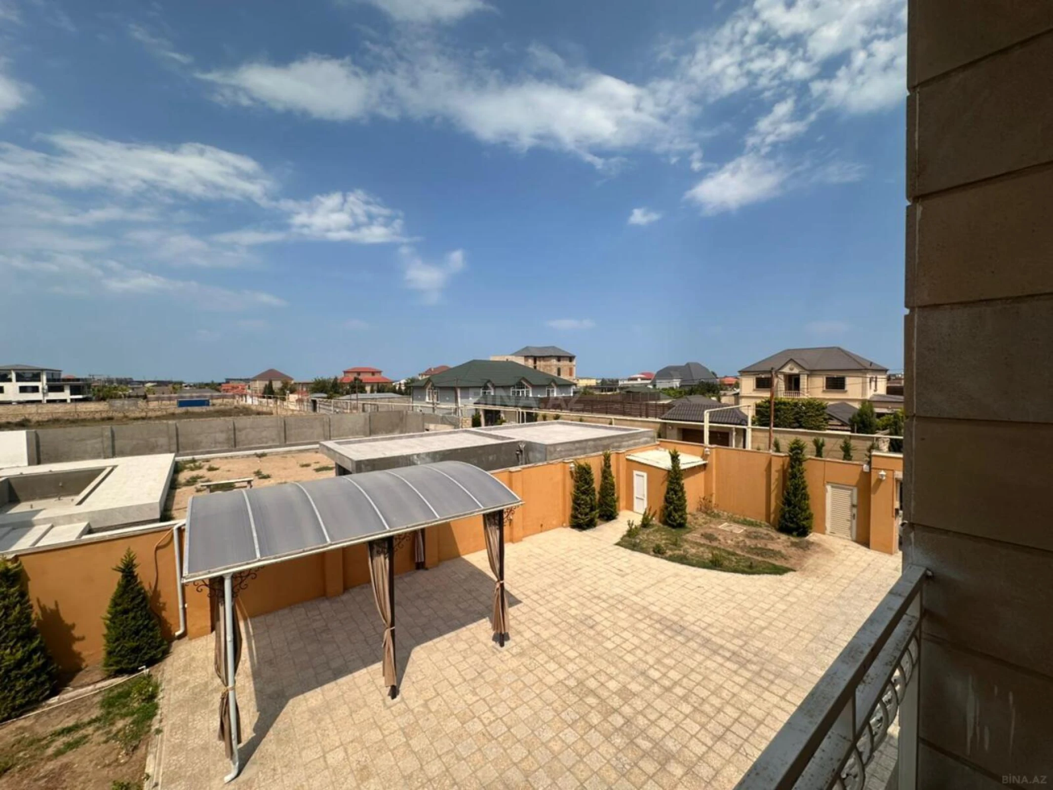 Satılır 5 otaqlı həyət evi 360 m²