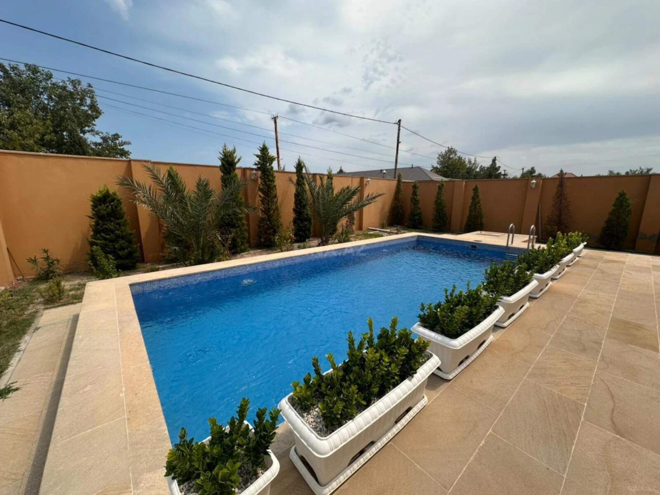 Satılır 5 otaqlı həyət evi 360 m²