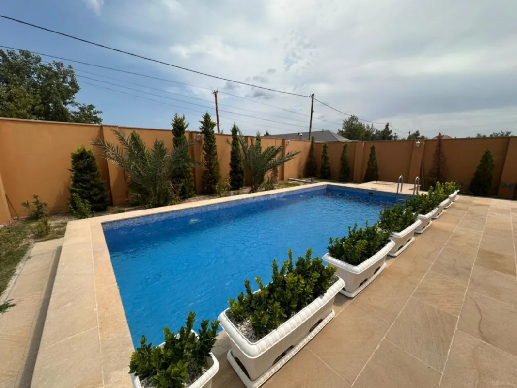 Satılır 5 otaqlı həyət evi 360 m²