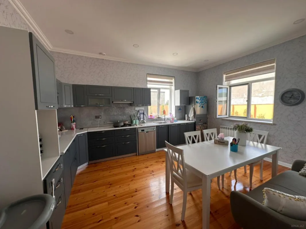 Satılır 5 otaqlı həyət evi 360 m²