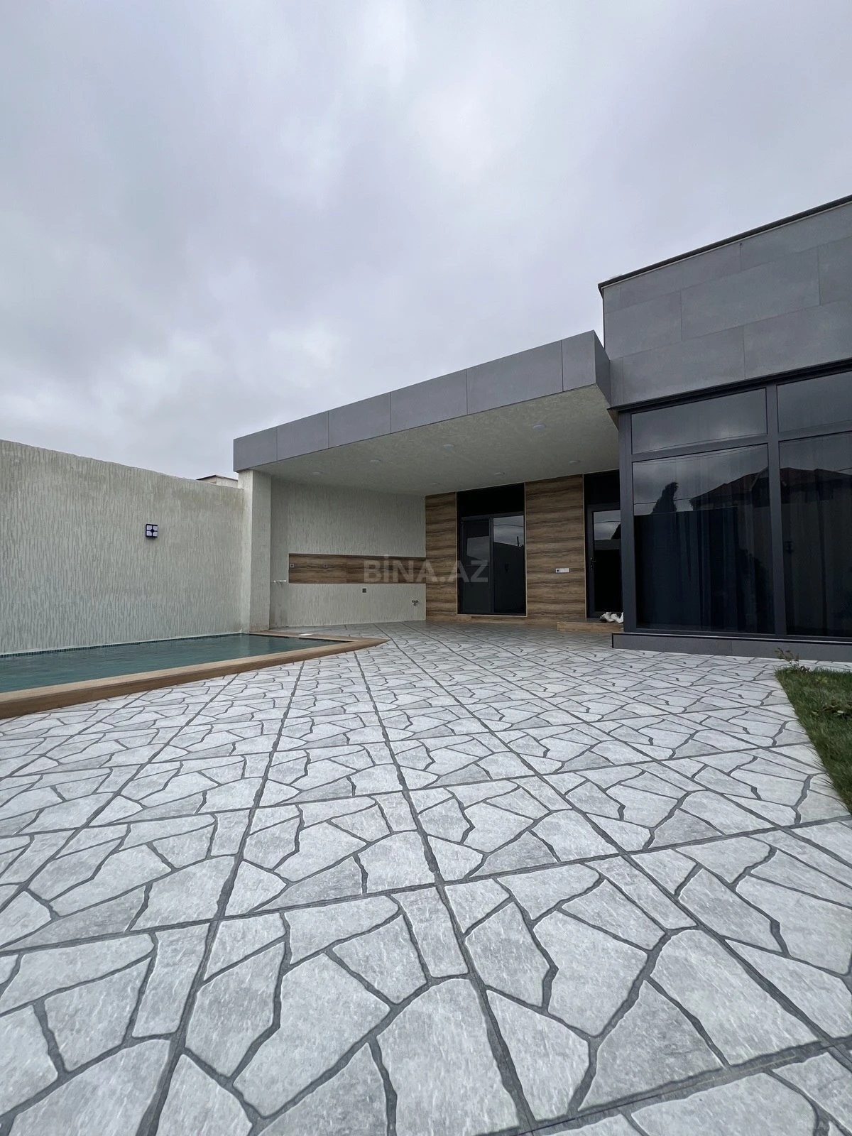 Satılır 4 otaqlı həyət evi 130 m²