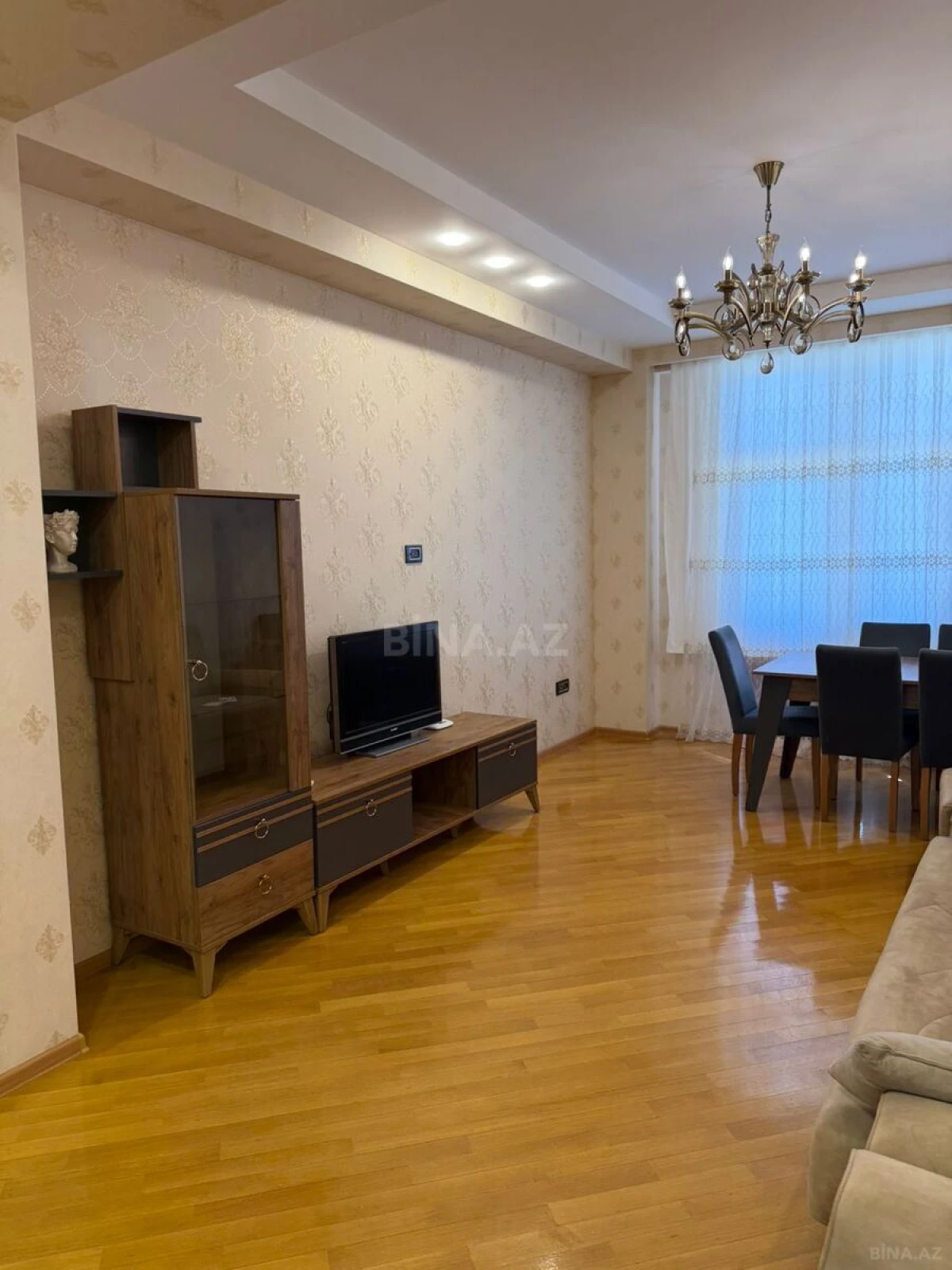 Kirayə verilir 2 otaqlı mənzil 96 m²