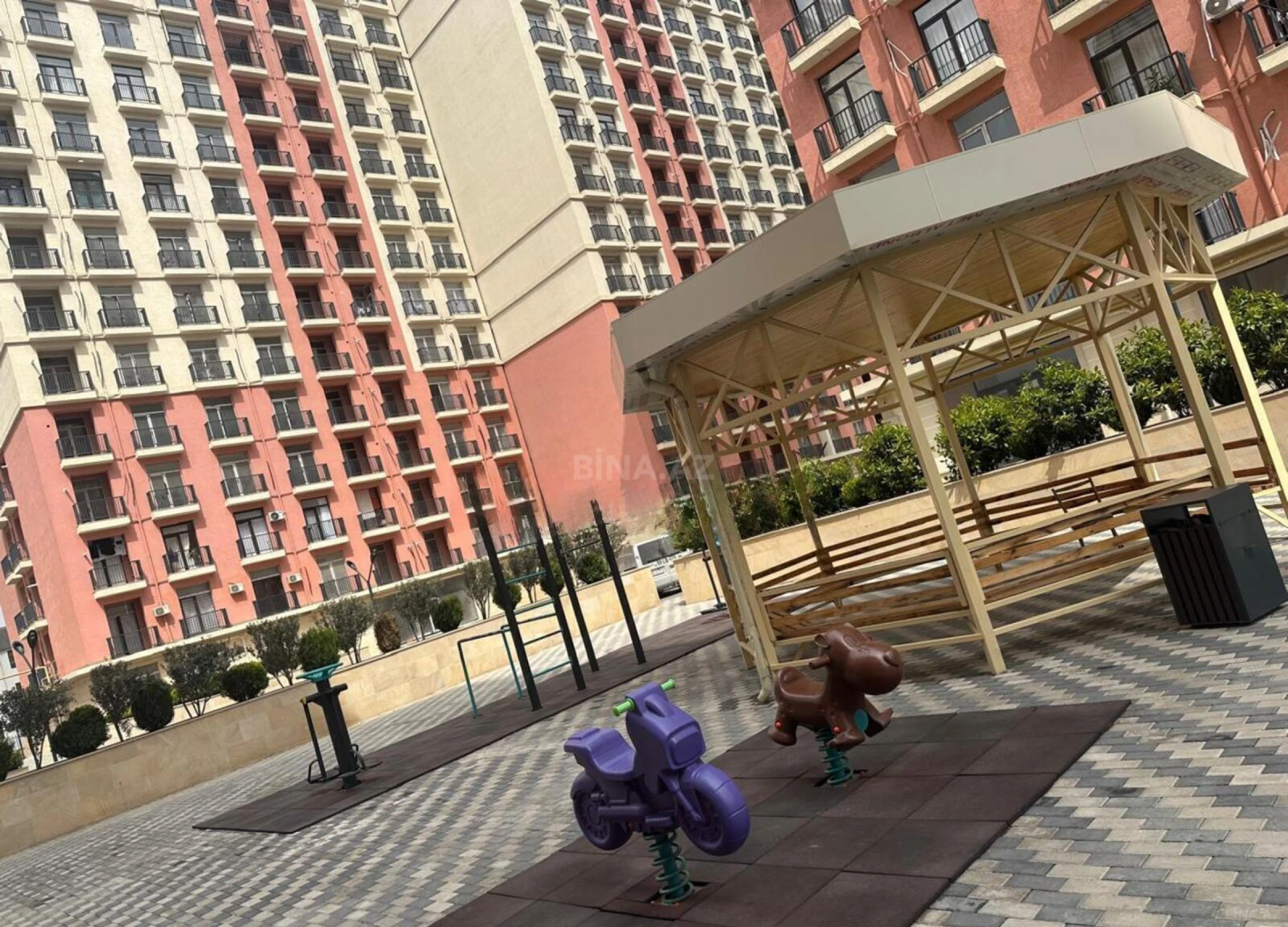 Satılır 2 otaqlı mənzil 82 m²