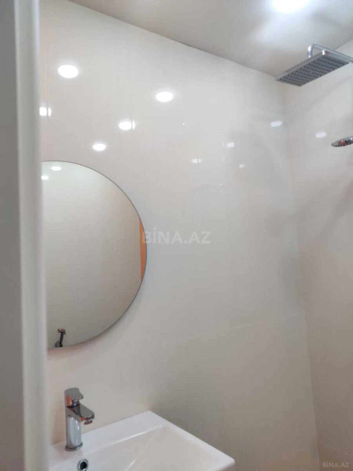 Satılır 4 otaqlı mənzil 139 m²
