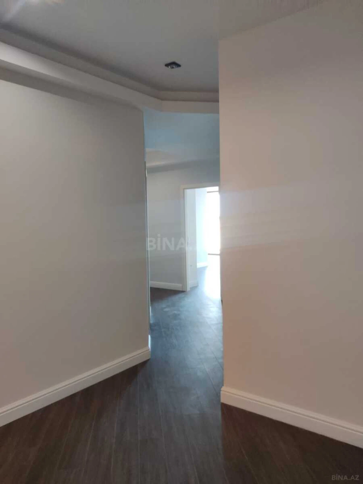 Satılır 4 otaqlı mənzil 139 m²