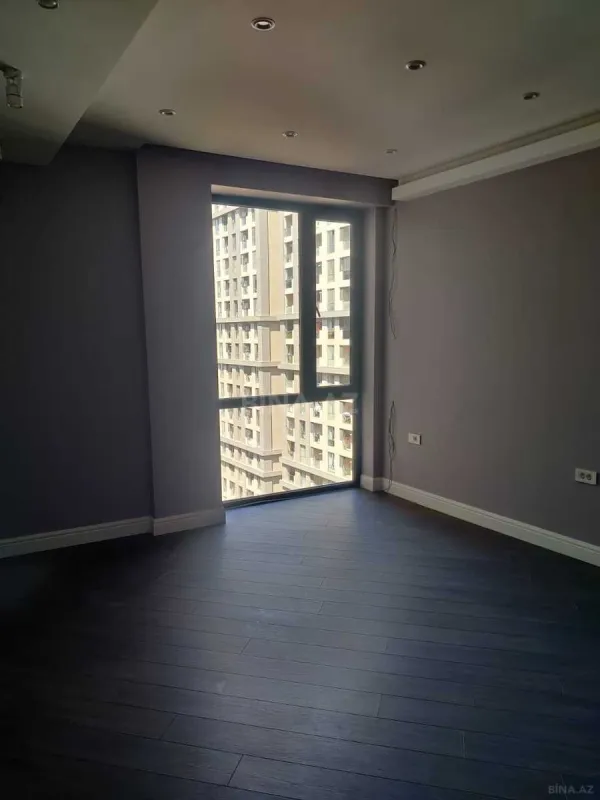 Satılır 4 otaqlı mənzil 139 m²