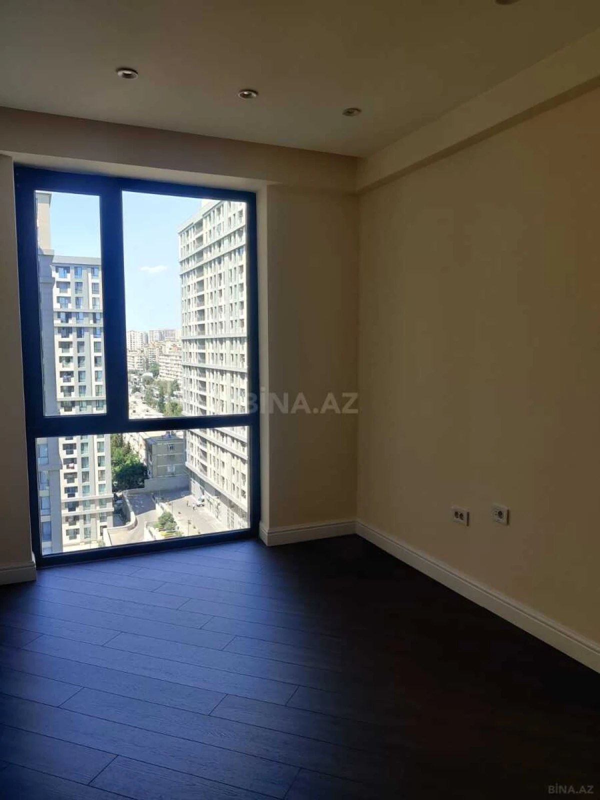 Satılır 4 otaqlı mənzil 139 m²