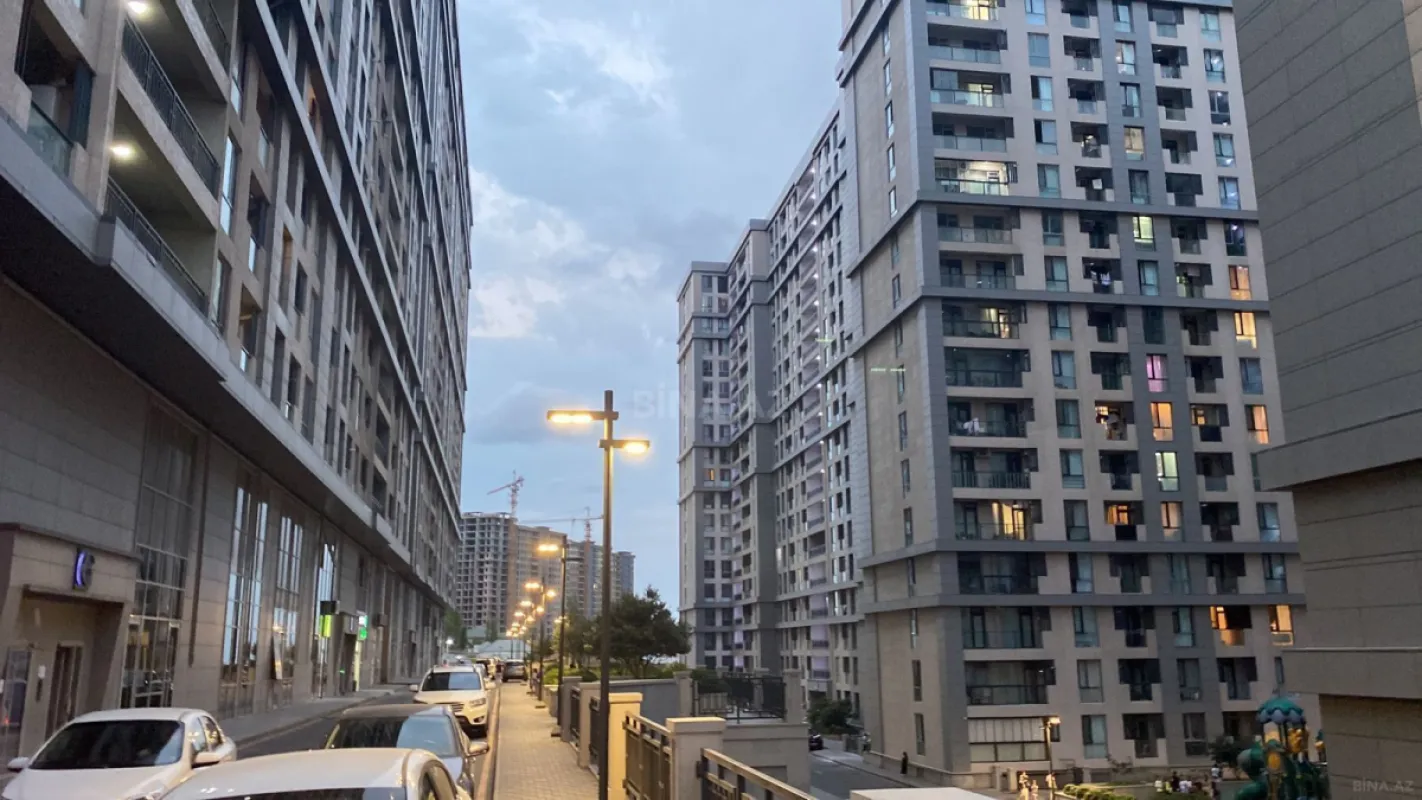 Satılır 4 otaqlı mənzil 139 m²