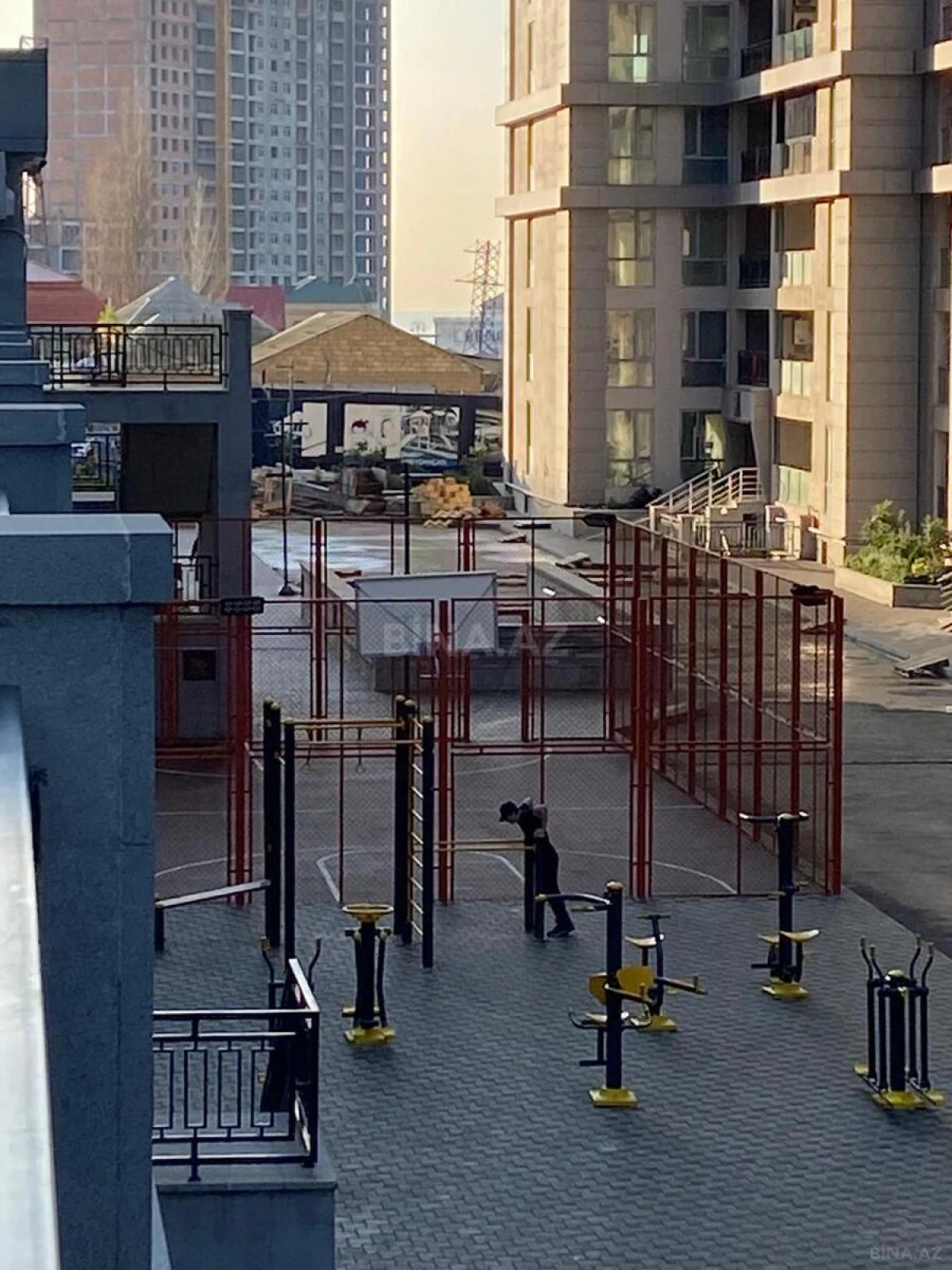 Satılır 4 otaqlı mənzil 139 m²