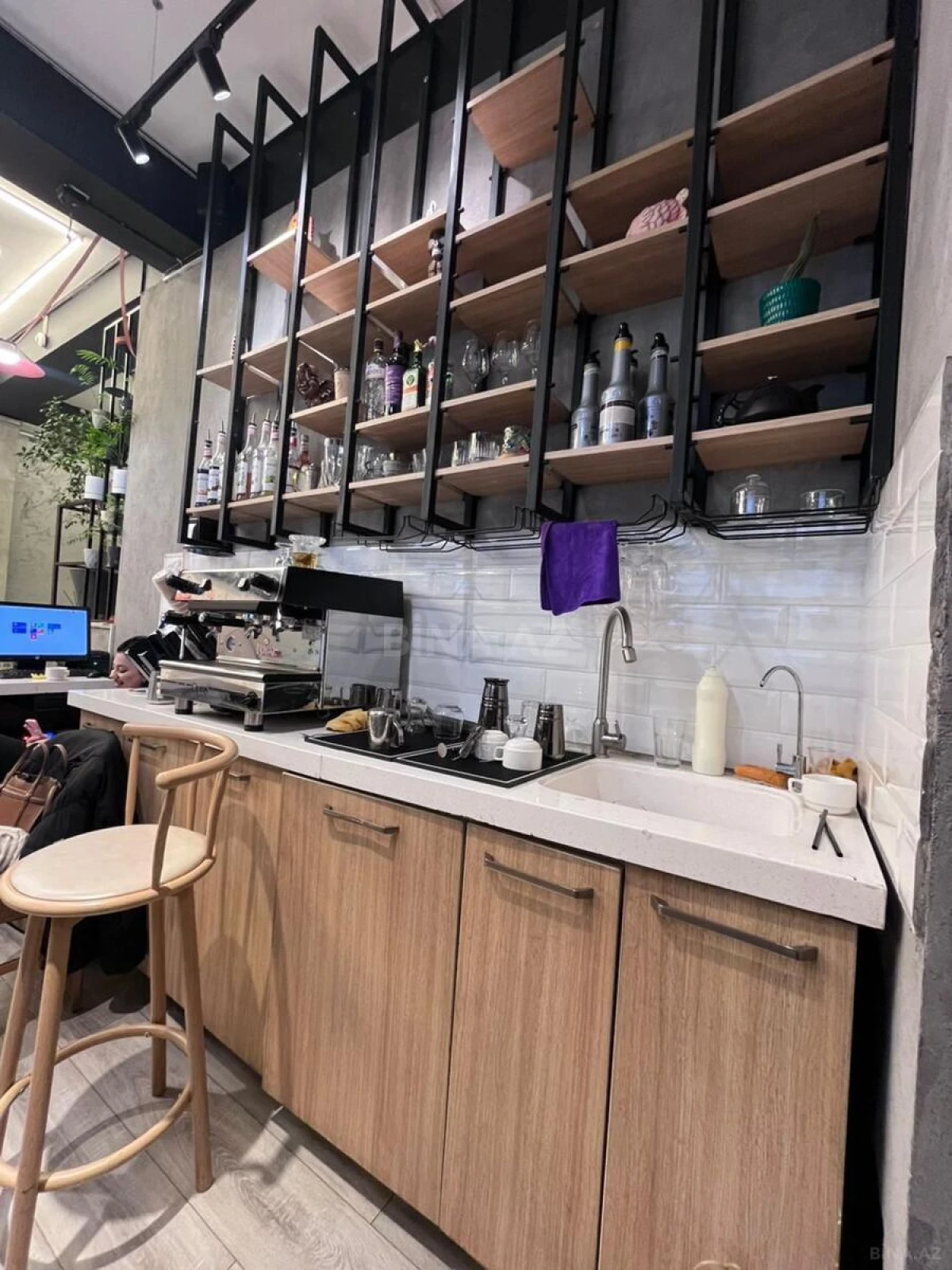 Satılır obyekt 270 m²