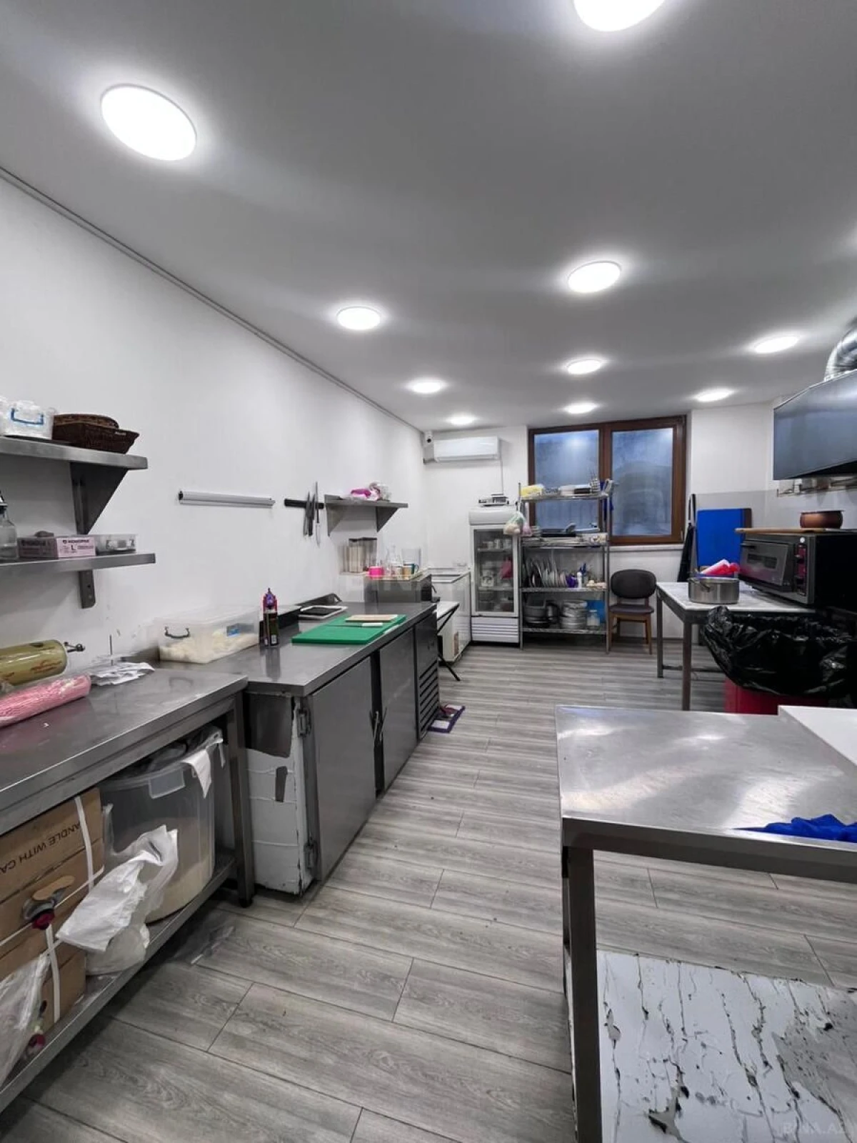 Satılır obyekt 270 m²