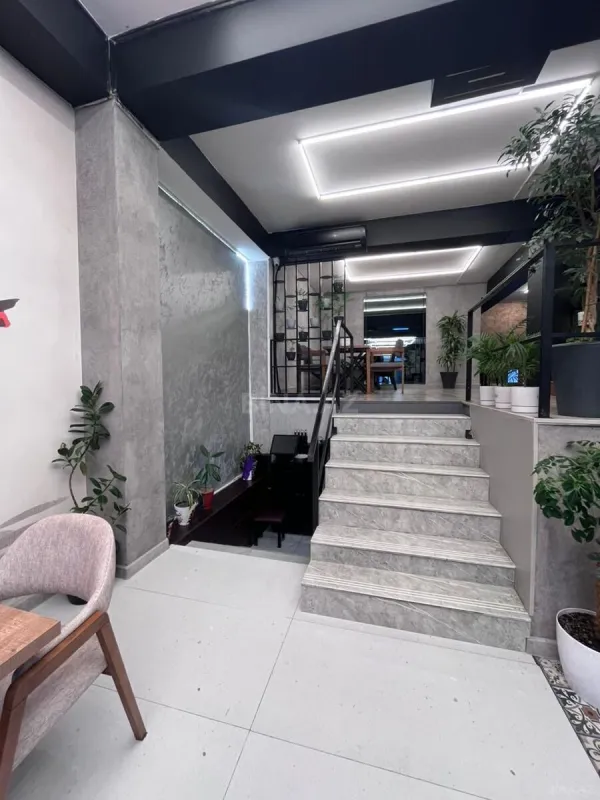 Satılır obyekt 270 m²