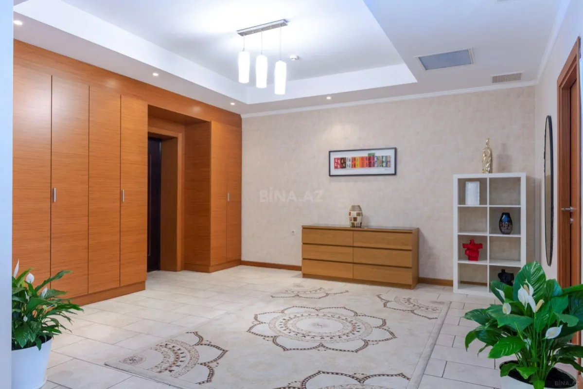 Kirayə verilir 4 otaqlı mənzil 210 m²