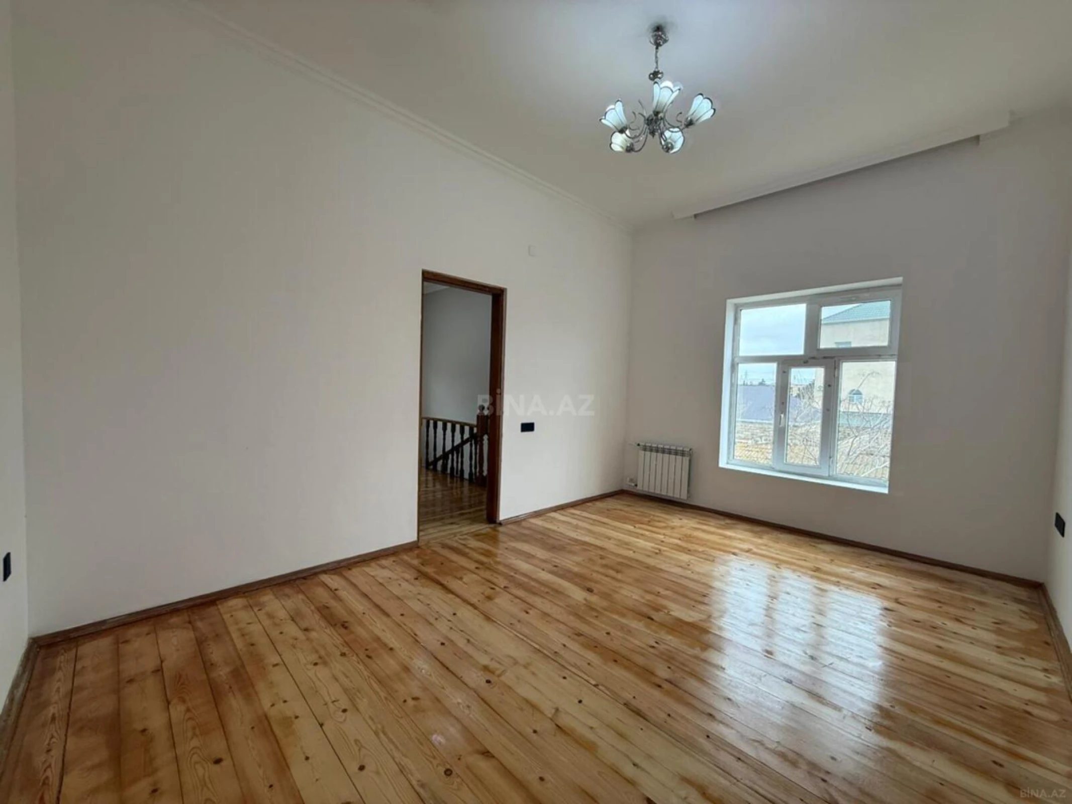 Satılır 5 otaqlı həyət evi 240 m²